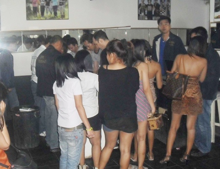 Police raid this unnamed bar on Soi Yensabai, ultimately arresting the owners for operating after hours and serving underage customers.